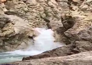 چشمه زیبا در دل طبیعت روستای "عالیشاهی" + فیلم