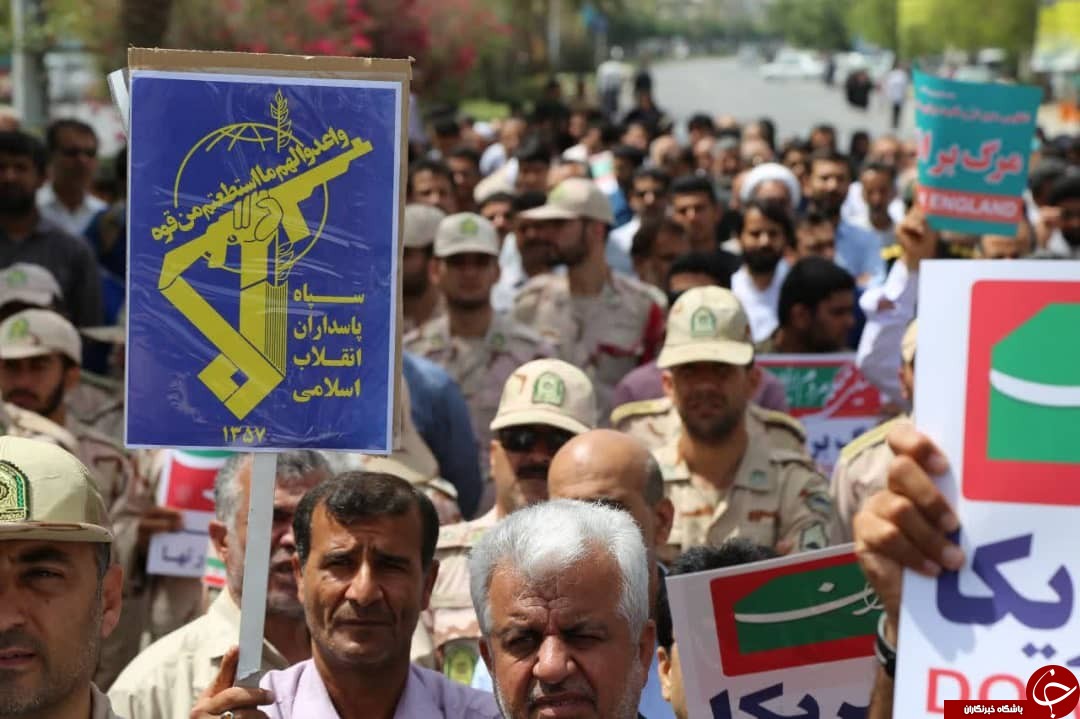 راهپیمایی نمازگزاران استان بوشهر در حمایت از سپاه