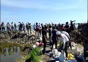 وحدت و یکدلی سپاه و بسیج در کنار مردم در مناطق سیل‌زده "آق قلا" + فیلم