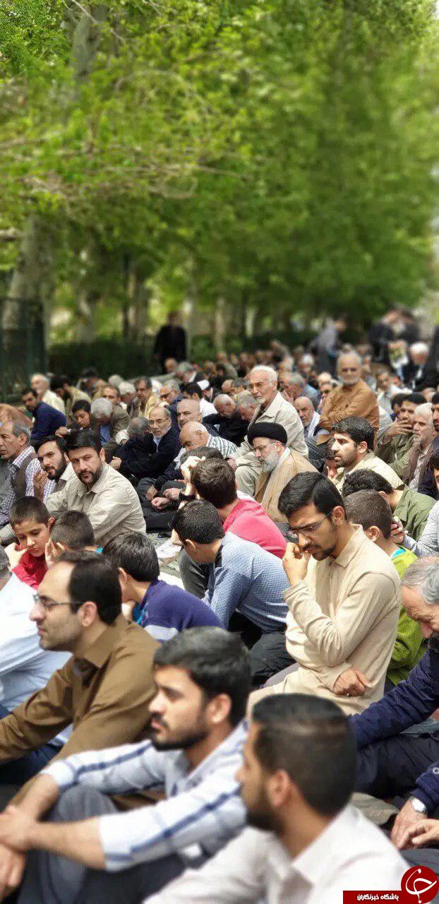 حضور بدون تشریفات آیت&zwnj;اللّه رئیسی در نماز جمعه +عکس