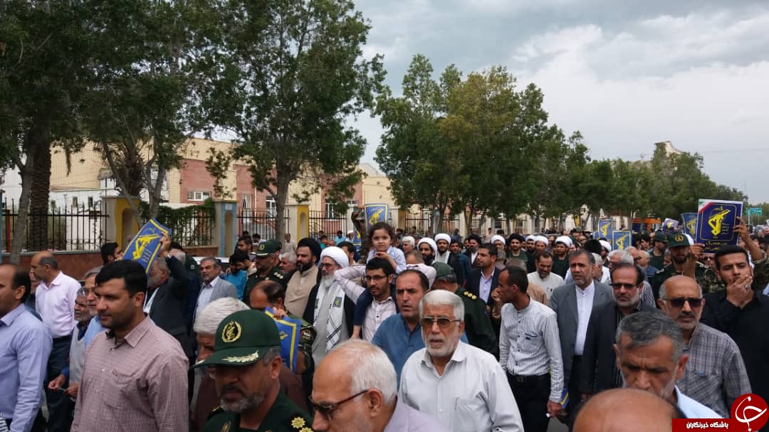 راهپیمایی نمازگزاران استان بوشهر در حمایت از سپاه