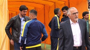 رحمتی با لباس شخصی تماشاگر دیدار استقلال و سپاهان