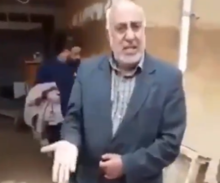 جمعیتی که با وعده کمک&zwnj;رسانی در مناطق سیل&zwnj;زده در حال سیاه&zwnj;نمایی است