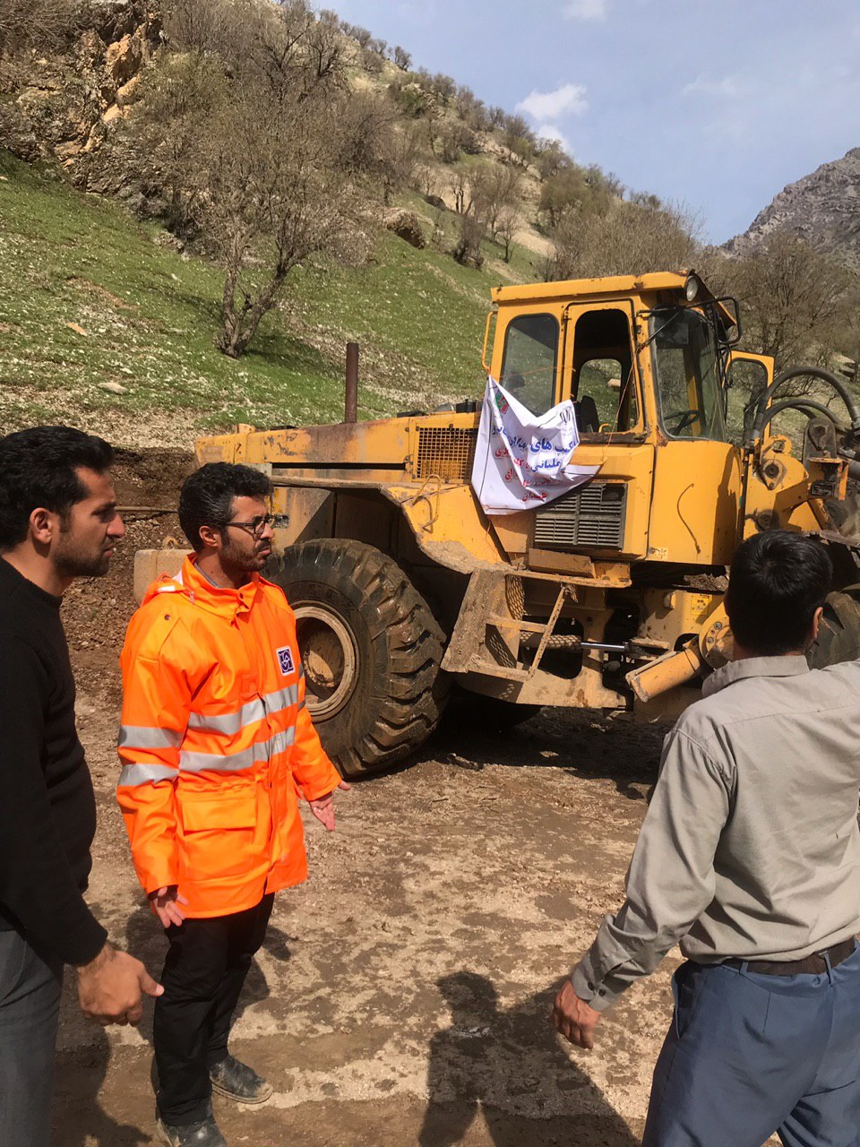 بازگشایی راه روستایی مرگسر الیگودرز با حضور راهداران پرتلاش استان همدان