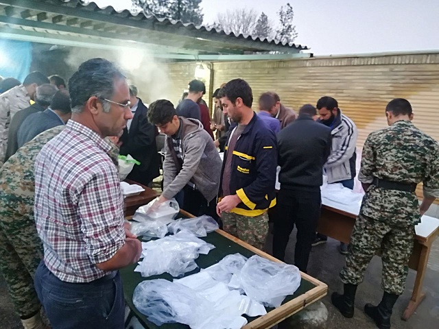 آخرین اخبار از مناطق سیل&zwnj;زده شنبه ۲۴ فروردین ماه / تکذیب فروش اقلام امدادی مناطق سیل زده / افتتاح بیمارستان صحرایی مجهز شهدای نیروی دریایی در خوزستان + فیلم و تصاویر