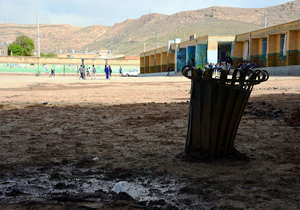 کمک سرایدار شیرازی به سیل زدگان