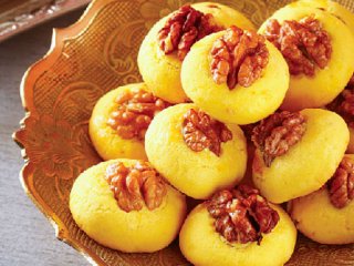 چگونه شیرینی گردویی زعفرانی درست کنیم؟