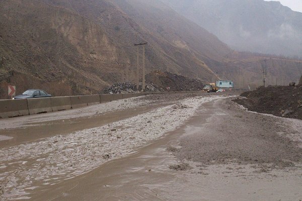 تلاش برای بازگشایی راه ارتباطی حاجی آباد  به بندرعباس