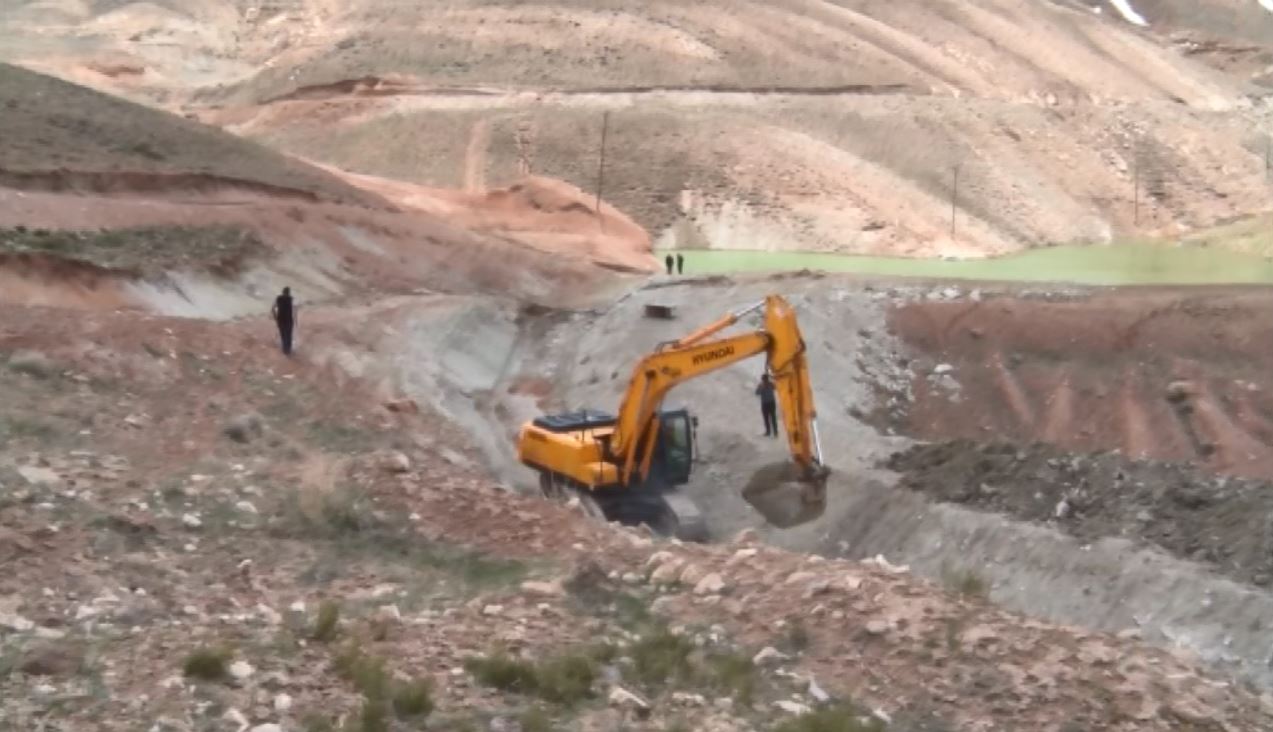 قرارگاه مردمی امام سجاد زرندیه در جهت استحکام بخشی سیل بند&zwnj;ها