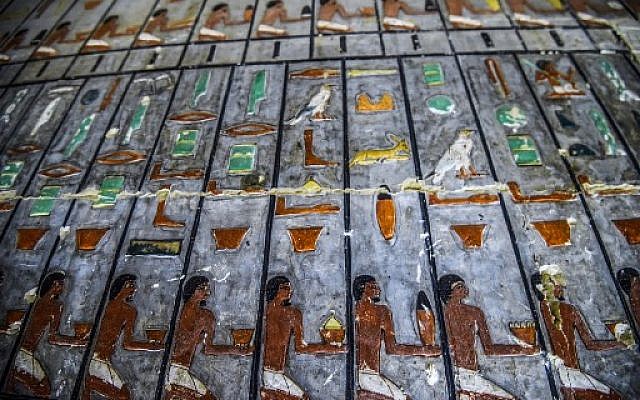 کشف معبد ۴۳۰۰ ساله در مصر با نقاشی&zwnj;های دیواری رنگ آمیزی شده+تصاویر