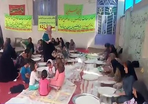 پخت بیش از ۲۰۰۰ قرص نان برای سیل‌زدگان + فیلم