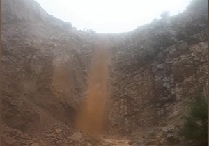 آبشار روستای "ده آقایی" به جریان افتاد + فیلم