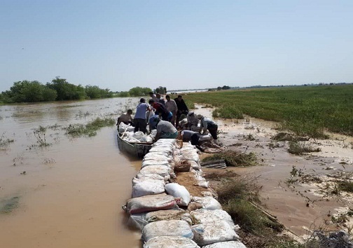 کمک رسانی قضات، کارکنان و اعضاء شورا&zwnj;های حل اختلاف خوزستان به سیل زدگان