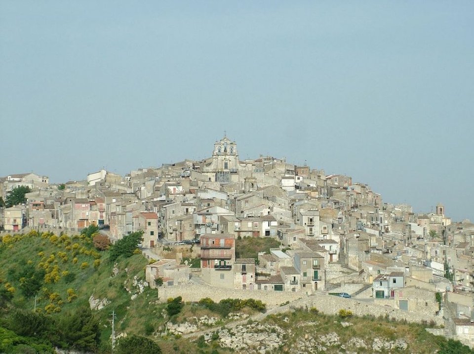 روستایی در ایتالیا خانه&zwnj;های متروکه خود را با قیمت ۱ یورو می&zwnj;فروشد