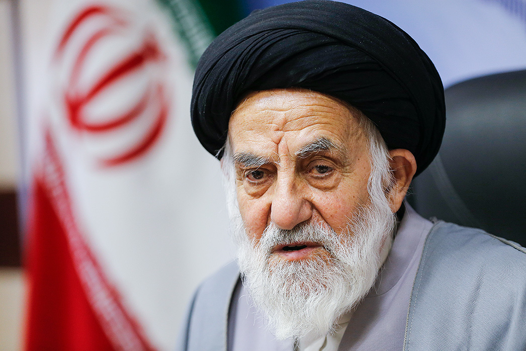زوایایی پنهان از زندگی رهبر انقلاب/ از نیمرو درست کردن برای مهیمانان سرزده تا ماجرای وام برای فرزندانشان