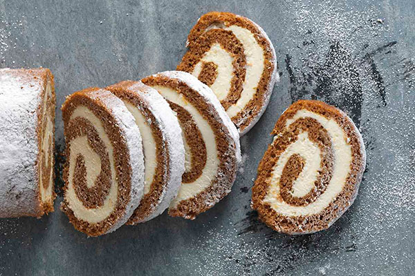 طرز تهیه رولت گردویی با روکش شکلات