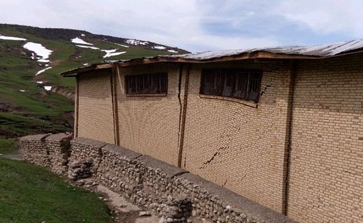 خانه های تخریب شده روستای حسین آباد کالپوش را تخلیه کنید