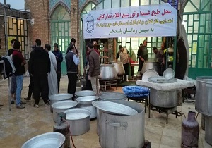 کارگزاران حج بیش از ۳۰ هزار پرس غذا در پلدختر توزیع کردند