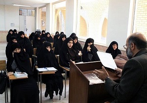 تحصیل ۱۲۰ طلبه خواهر در حوزه علمیه کوثر تویسرکان