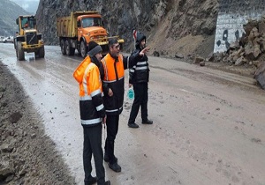 عملیات ریزش برداری در جاده اردبیل- سرچم ادامه دارد