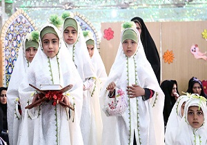 برگزاری جشن تکلیف ۱۲۰۰ دانش&zwnj;آموز دختر ملایری