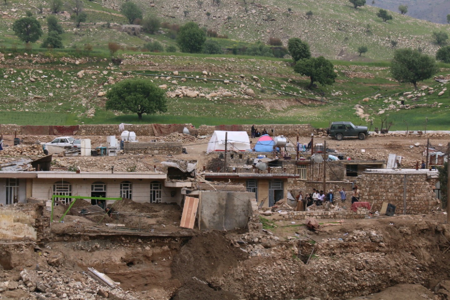 عملیات مردم&zwnj;یاری ساخت بیمارستان تخصصی صحرایی در معمولان +تصاویر