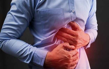 درمان &laquo;زخم معده&raquo; به کمک طب سنتی/ افراد مبتلا به این بیماری چه خوراکی&zwnj;هایی را نباید بخورند؟