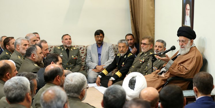 جلوه&zwnj;هایی از شعار &laquo;ارتش فدای ملّت&raquo; را در مناطق سیل&zwnj;زده شاهد بودیم/ دست برادری دادن ارتش و سپاه، حرکتی زیبا پس از حرکت زشت آمریکایی&zwnj;ها بود