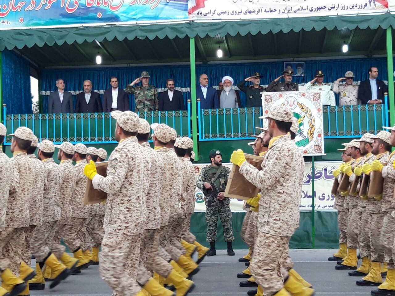 رژه باشکوه دلاور مردان ارتش در استان کرمانشاه