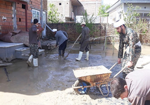 لایروبی و بهسازی منازل سیل‌زدگان در گلستان توسط نماینده ولی فقیه