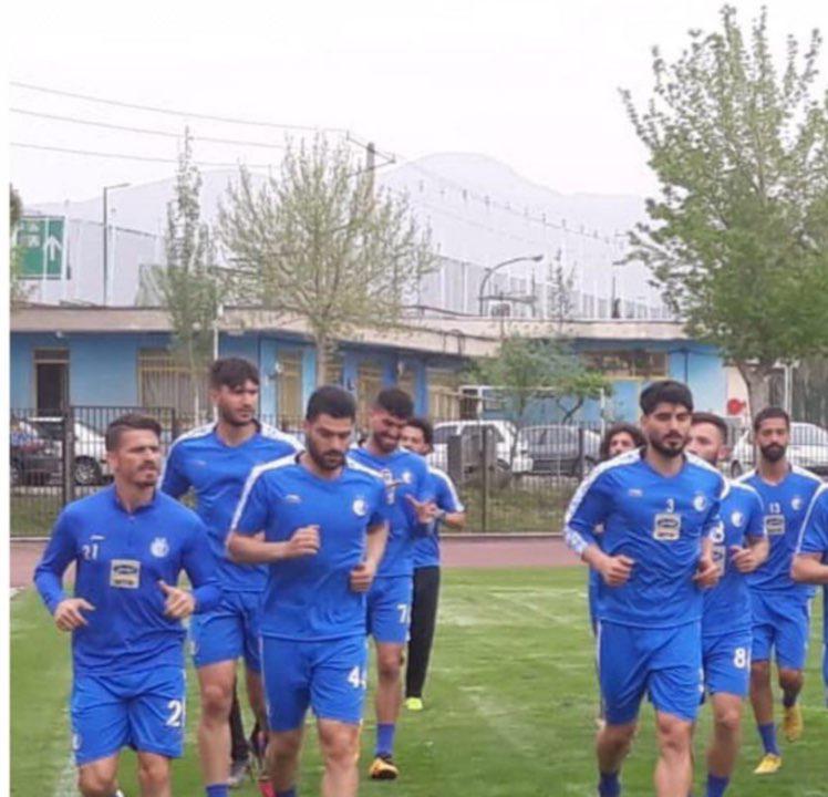 استقلالی&zwnj;ها ۲ دسته شدند