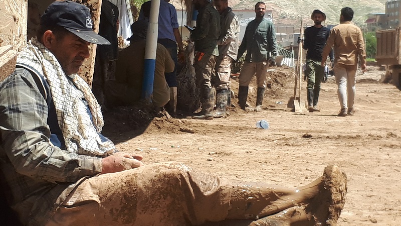 اقدام جالب طلاب یک مدرسه علمیه برای کمک به سیل زدگان