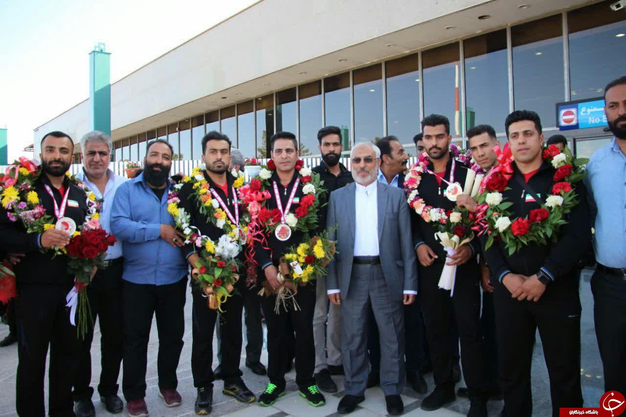 استقبال از مدال آوران مسابقات آسیایی کیک بوکسینگ WKA در کرمان + تصاویر استقبال از مدال آوران مسابقات آسیایی کیک بوکسینگ WKA در کرمان + تصاویر