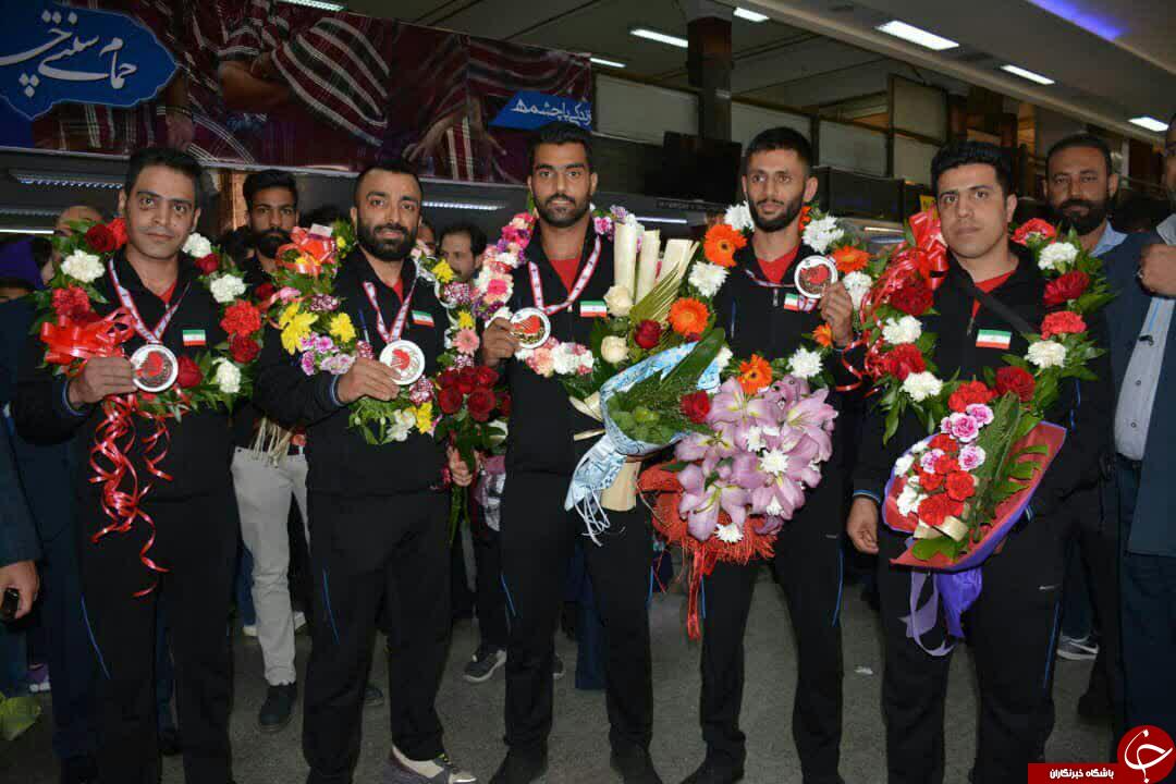 استقبال از مدال آوران مسابقات آسیایی کیک بوکسینگ WKA در کرمان + تصاویر استقبال از مدال آوران مسابقات آسیایی کیک بوکسینگ WKA در کرمان + تصاویر