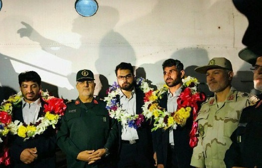 تصاویری از بازگشت ۴ مرزبان ربوده شده به وطن