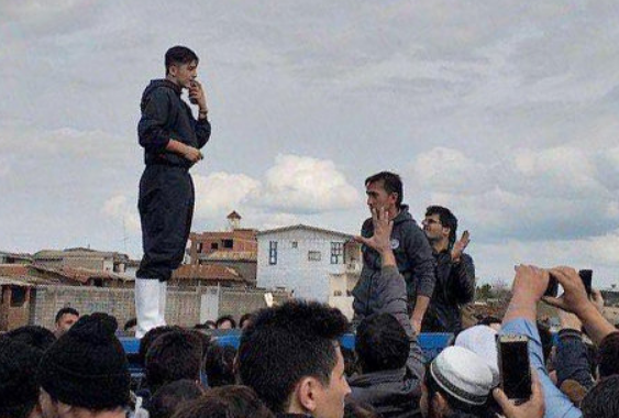 سردار آزمون در جمع سیل&zwnj;زدگان استان گلستان +فیلم///////سردار آزمون رخت جهادی به تن کرد +فیلم