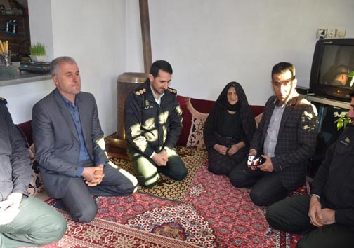 امروز امنیت حاکم بر جامعه حاصل فداکاری و اخلاص شهدا است امروز امنیت حاکم بر جامعه حاصل فداکاری و اخلاص شهدا است