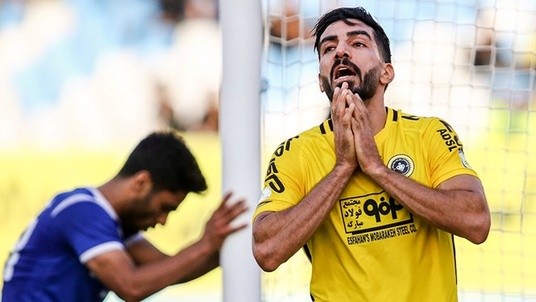 ایران پوریان: داور بازی با من نامهربان بود/ از قلعه نویی و هواداران معذرت خواهی می کنم
