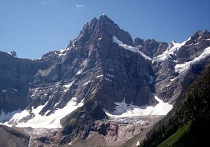 مرگ سه کوهنورد شناخته&zwnj;شده در یکی از کوهستان&zwnj;های کانادا به علت سقوط بهمن