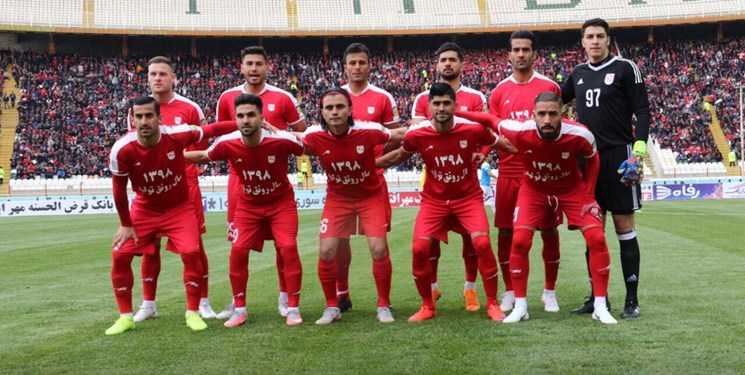 بازیکنان تراکتور و پیکان از ورزشگاه خارج شدند