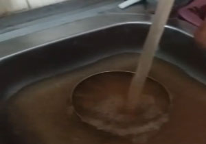آب شرب گل‌آلود در «بردسیر» + فیلم