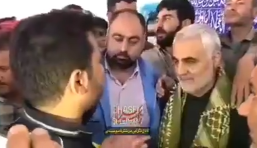 عَلَم افتاده به دستان سلیمانی&zwnj;ها/ شعرخوانی حماسی یکی از سیل&zwnj;زدگان مقابل سردار سلیمانی