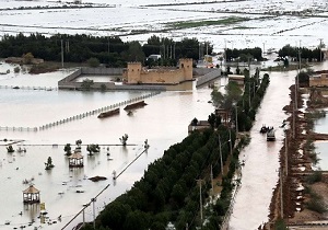نمایندگان آیت الله فاضل لنکرانی از مناطق سیل‌زده بازدید کردند