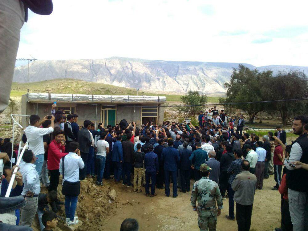آخرین اخبار از مناطق سیل زده شنبه ۳۱ فروردین ماه/ کشف چادرهای هلال احمر در دشت آزادگان/ روحانی:دولت اجاره مسکن موقت آسیب دیدگان را می پردازد+ تصاویر