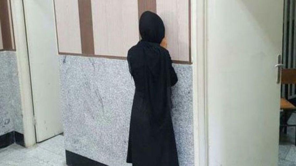 فروش لوازم آرایشی غیرمجاز در اینستاگرام/ زن فریبکار به دام افتاد + عکس