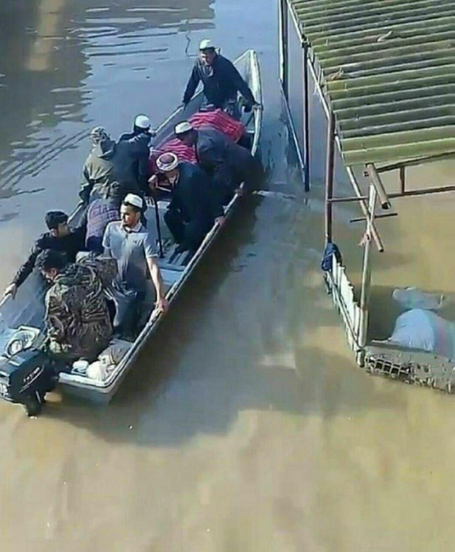 تشییع متفاوت پیکر یکی از مادران شهید آق قلا