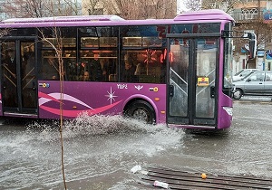 پارک خودرو در رودخانه قم ممنوع شد