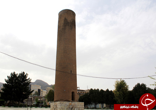 منار آجری بنای تاریخی در جنوب خرم&zwnj;آباد/ بنایی برای هدایت کاروان&zwnj;ها و دیده&zwnj;بانی و نگهبانی از شهر + تصـاویر