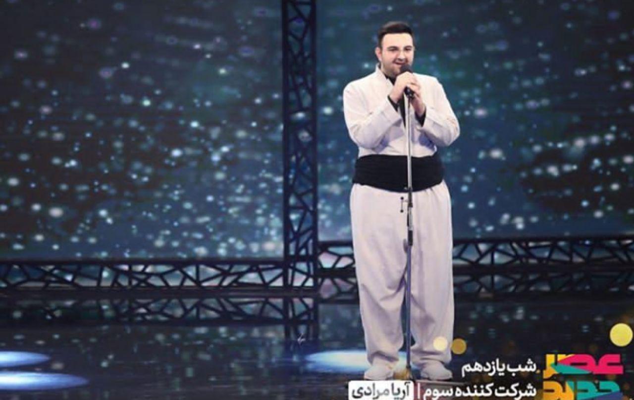 خواستگاری با حرکات آکروباتیک در برنامه &laquo;عصر جدید&raquo;/خاطره احسان علیخانی از کتک خوردن با دمپایی مادرش +فیلم