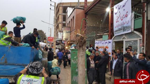 زلزله زدگان سرپل ذهابی به یاری سیل زدگان آق قلا شتافتند +تصاویر